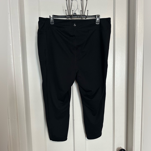 Torrid Size 4 Performance Core Capri Active Legging With Side Pockets - Picture 5 of 9